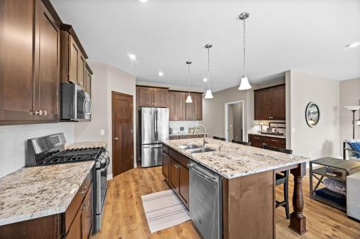 1045 Roselyn Drive, Victoria, MN 55386