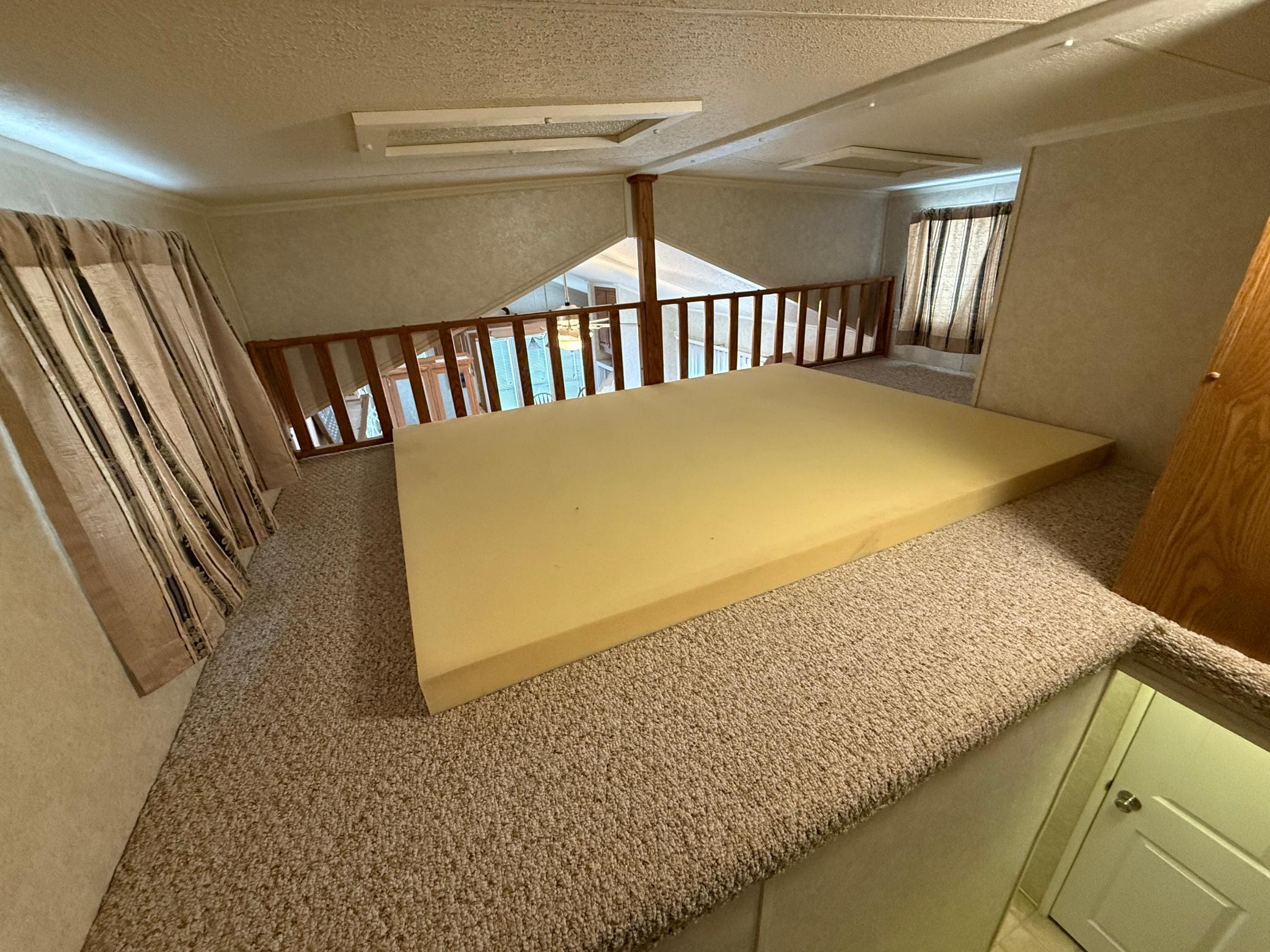 Oversized Upper Level Loft peeks onto the living room!