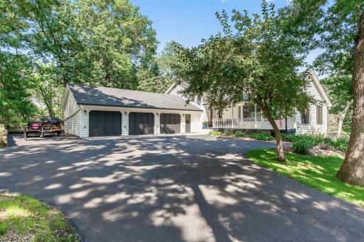 8727 Demontreville Trail N, Lake Elmo, MN 55042
