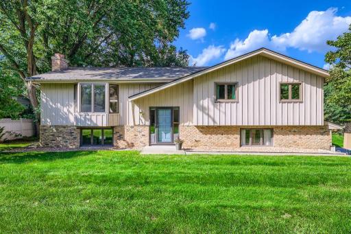 Photo for 1052 Oak Circle, Wayzata, MN 55391 - listing #6776310 1052 oak circle - MLS Sized - 001 - 01 Exterior Front.jpg