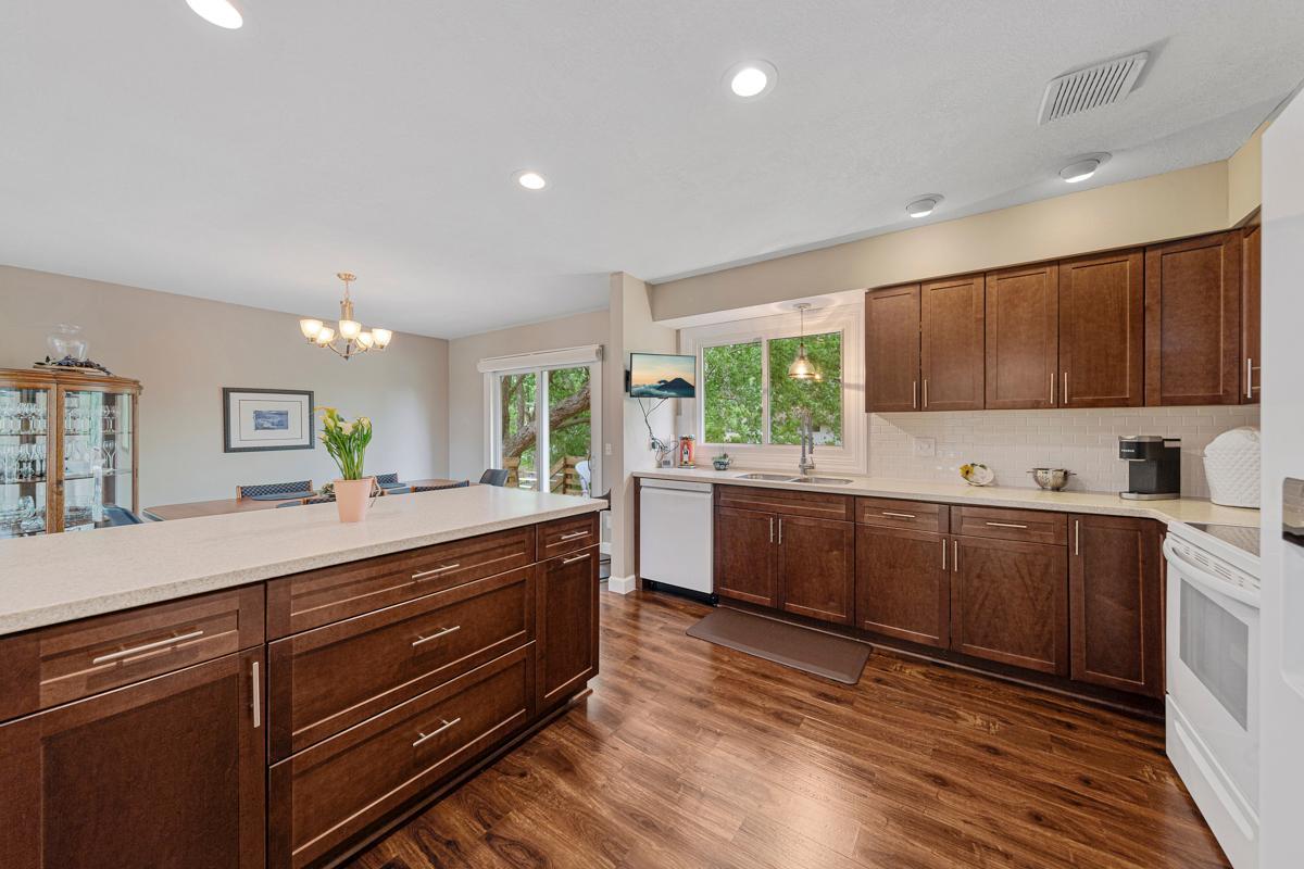 ML - Kitchen view 3
