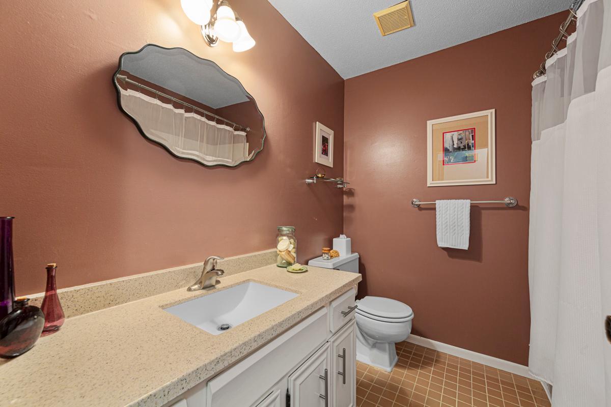 Full bathroom on main level