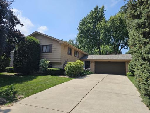 212 17th Avenue SW, Saint Paul, MN 55112