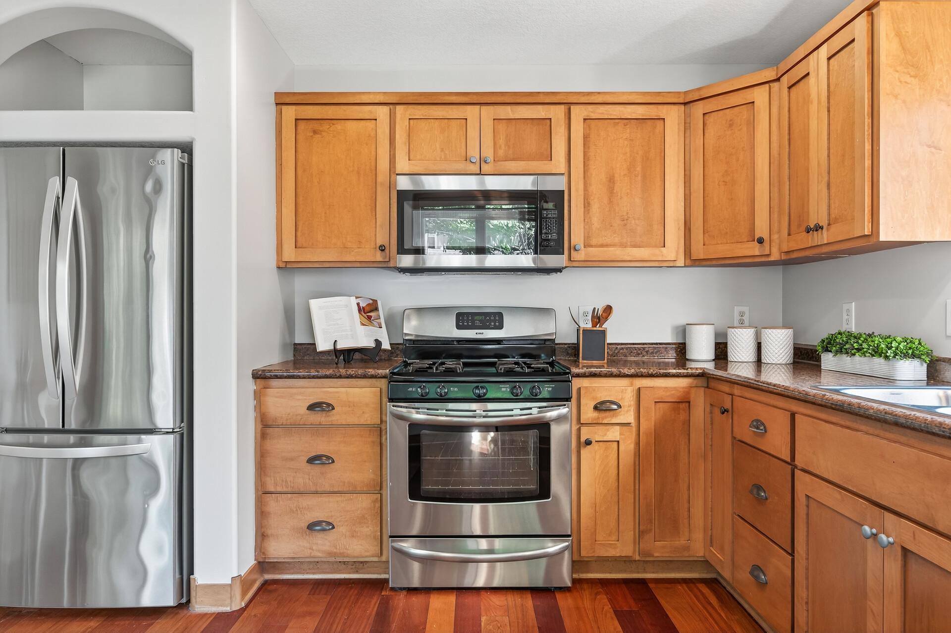 Plenty of storage and cabinetry!!
