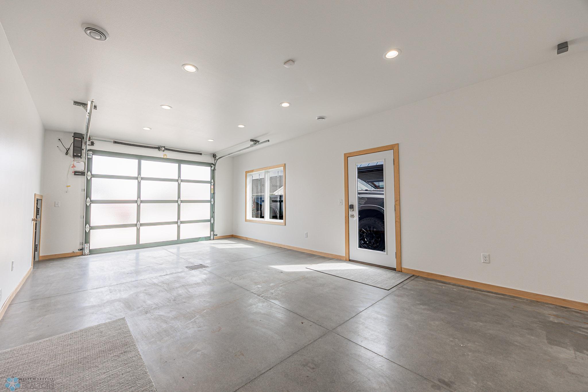 3251 Oak Ridge Loop E, West Fargo, ND-19.jpg