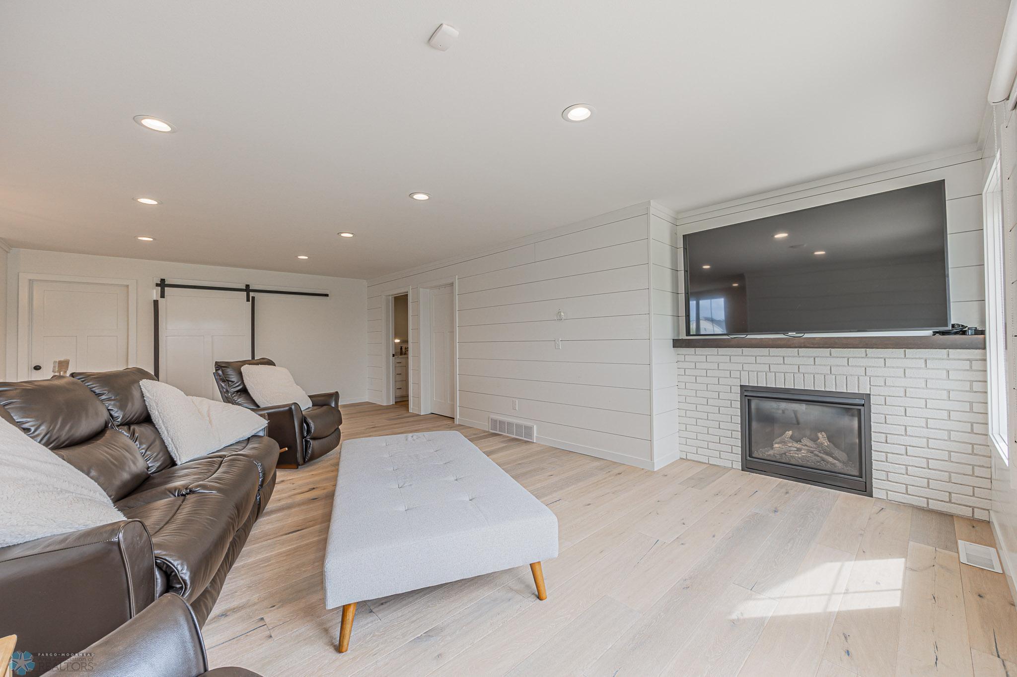 3251 Oak Ridge Loop E, West Fargo, ND-15.jpg