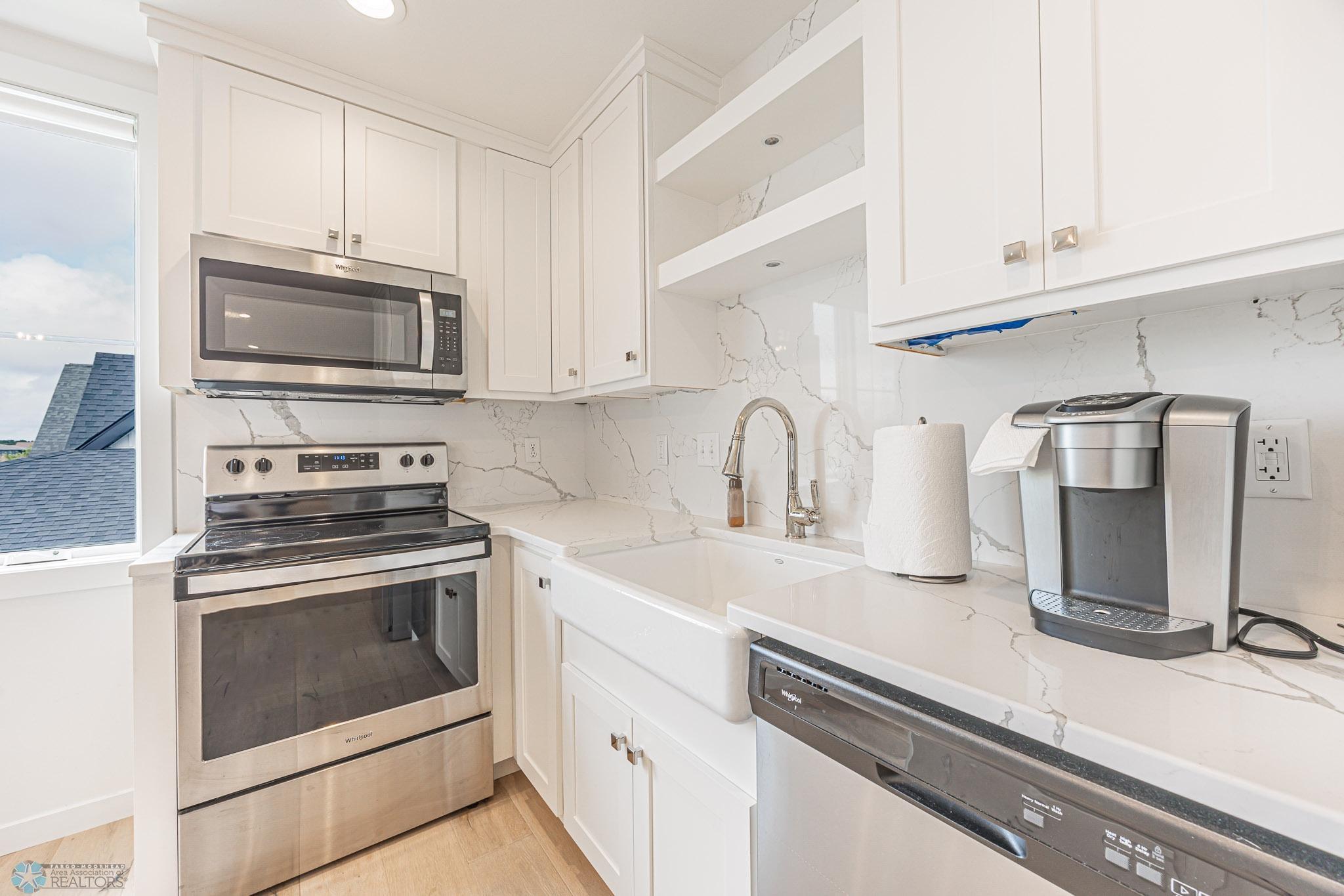 3251 Oak Ridge Loop E, West Fargo, ND-11.jpg