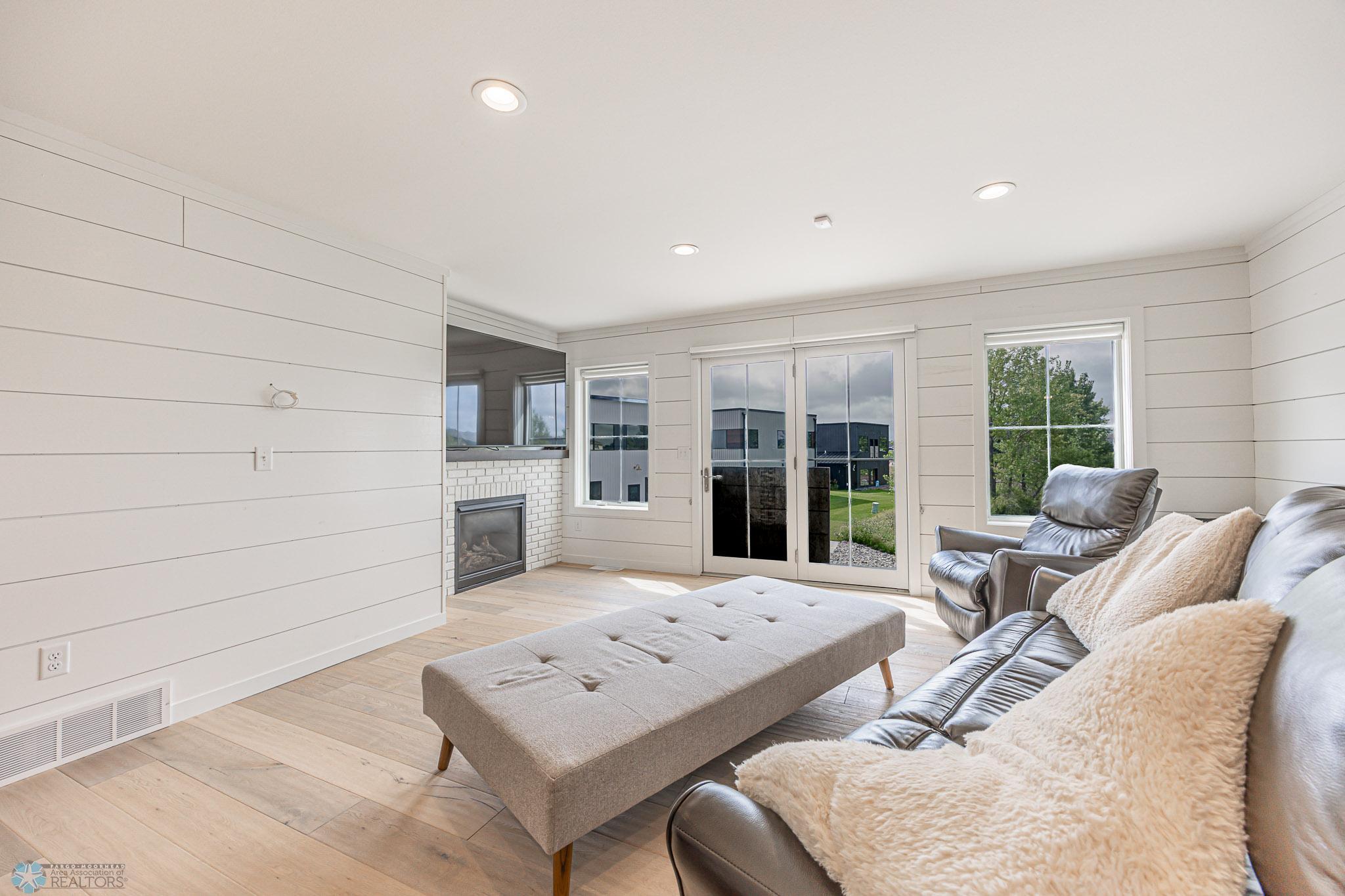 3251 Oak Ridge Loop E, West Fargo, ND-14.jpg