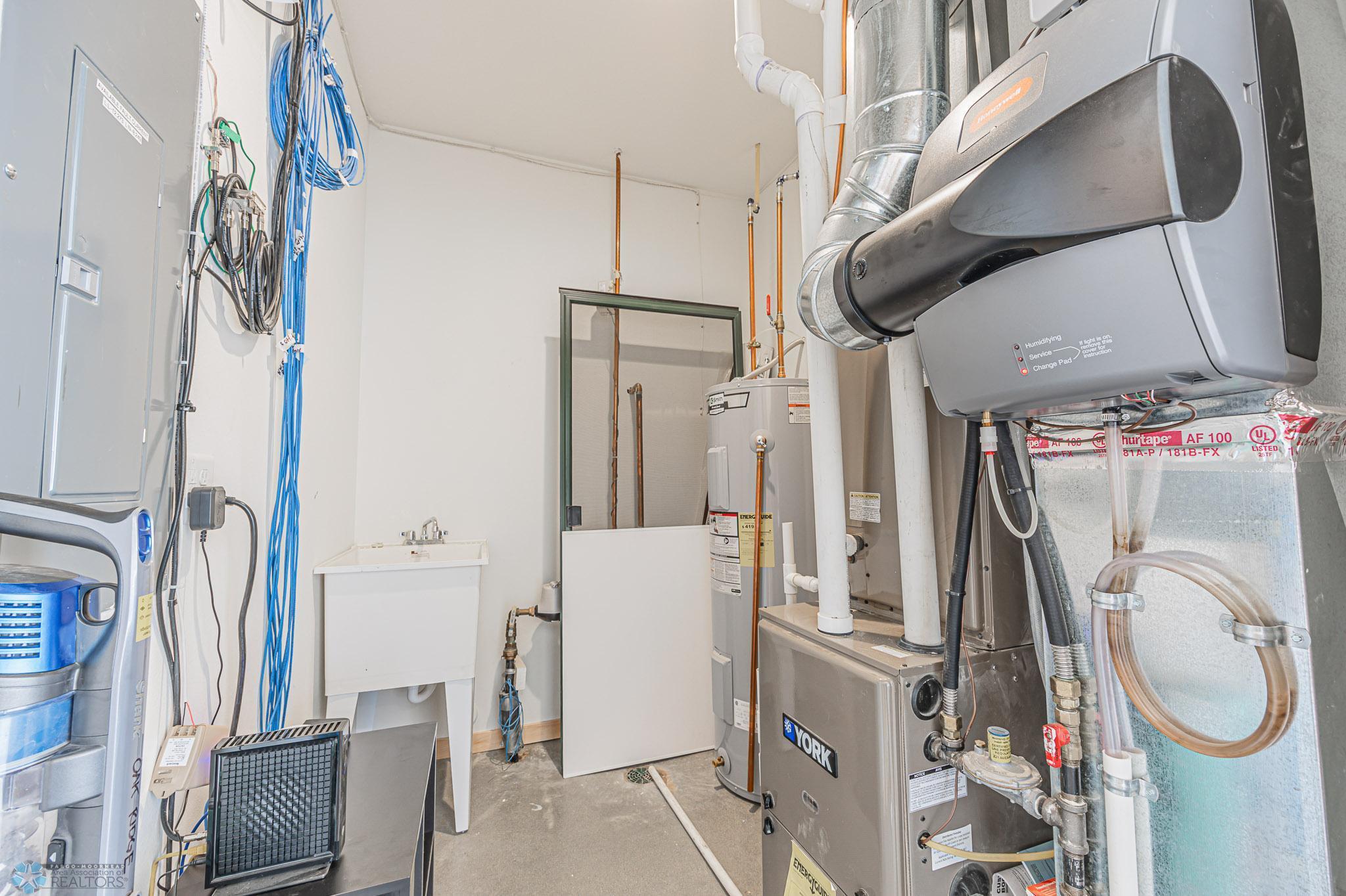 3251 Oak Ridge Loop E, West Fargo, ND-22.jpg