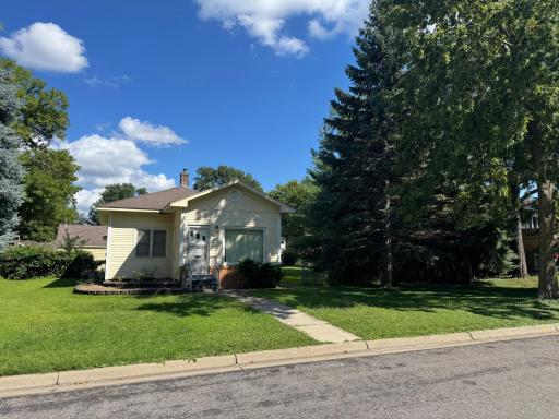 37 19th Avenue N, Hopkins, MN 55343