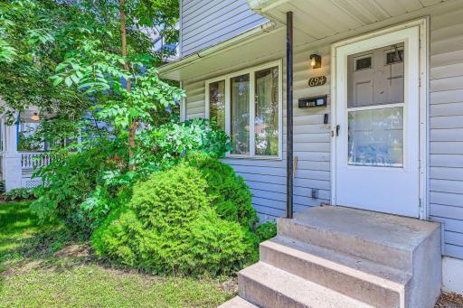 694 smith ave - Web Quality - 003 - 03 Exterior Front Entry.jpg