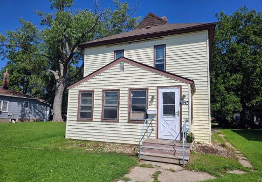 215 3rd Avenue SE, Pipestone, MN 56164