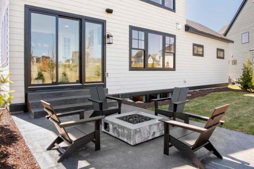 Robert Thomas Homes_Exteriors_5280 Rolling Hls Pkwy_011.jpg