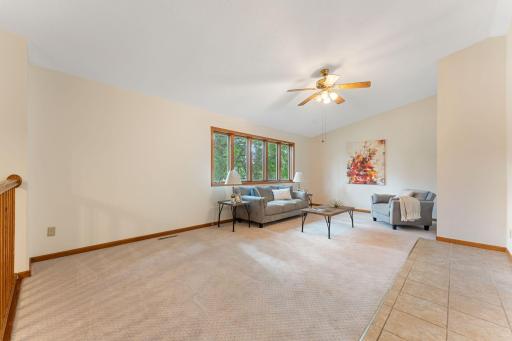 5562 Golfview Lane N, Saint Paul, MN 55128
