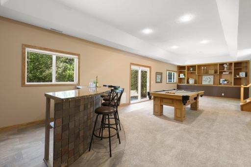 Walk out lower level w/ 10ft tray ceiling