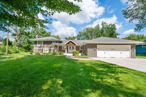535 W River Parkway, Champlin, MN 55316