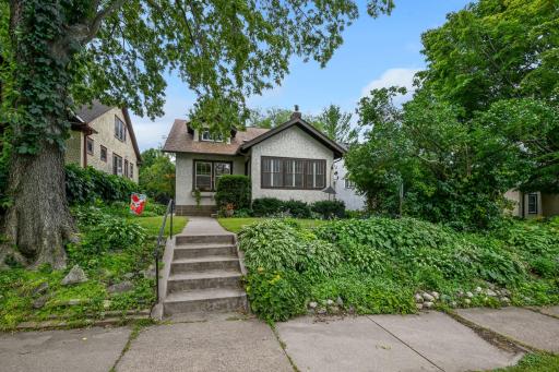 1-web-or-mls-2032 W James Ave 001Full.jpg