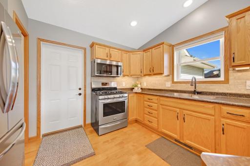 8766 Troy Marquette - Stainless Steel Appliances