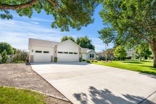 8766 Troy Marquette - 3 Car Cement Driveway, RV Parking Space w/30 Amp Power