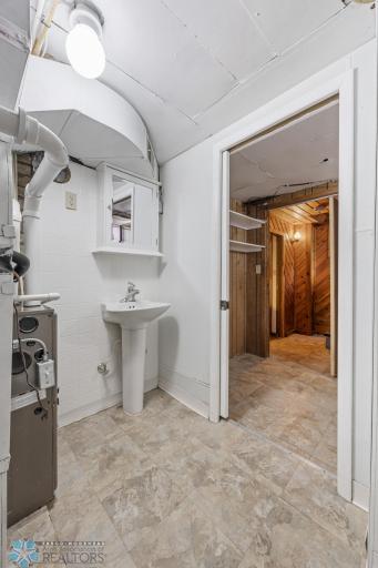 1402 11th Street N, Fargo, ND 58102