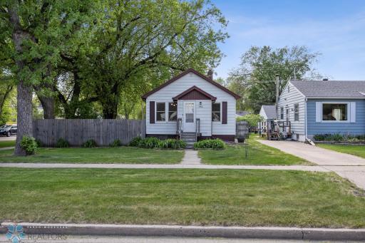 1402 11th Street N, Fargo, ND 58102