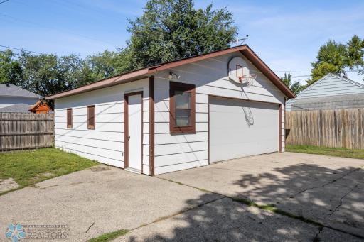 1402 11th Street N, Fargo, ND 58102