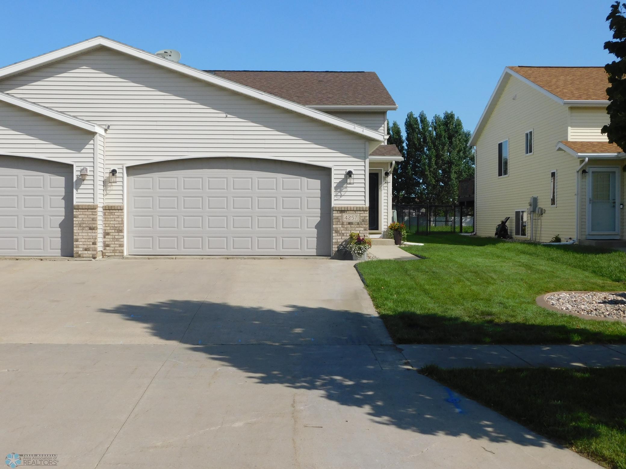 front of 4257 39th Ave S
