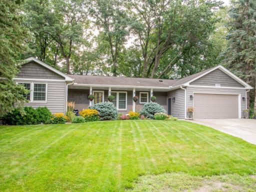 2300 Dahl Court E, Maplewood, MN 55119