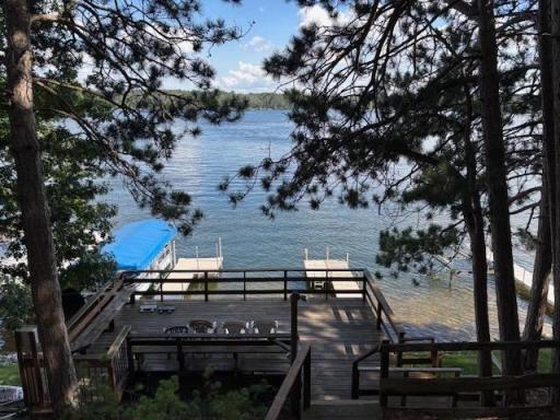 Great views of the lake and deck to relax and take it all in