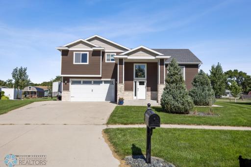 408 Sequoia Drive, Mapleton, ND 58059