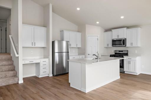 618 Redwood Loop N, Cambridge, MN 55008