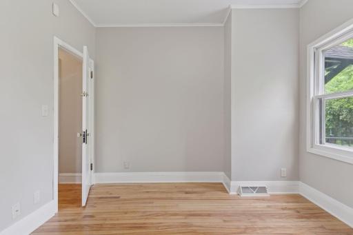 4019 Regent Avenue North - Spacecrafting - 0024.jpg