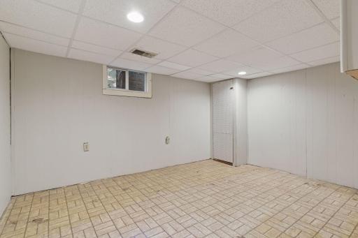 4019 Regent Avenue North - Spacecrafting - 0040.jpg