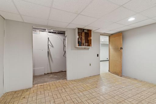 4019 Regent Avenue North - Spacecrafting - 0041.jpg