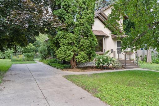 4019 Regent Avenue North - Spacecrafting - 0011.jpg