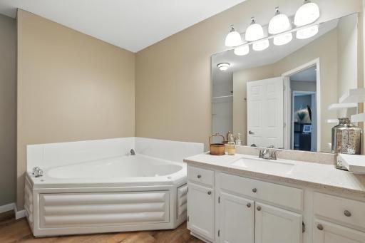 9257 Troon Court, Woodbury, MN 55125