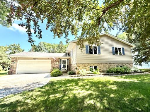 1208 26th Street NW, Willmar, MN 56201