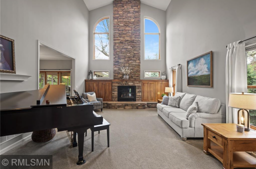 2175 Acorn Road, Roseville, MN 55113