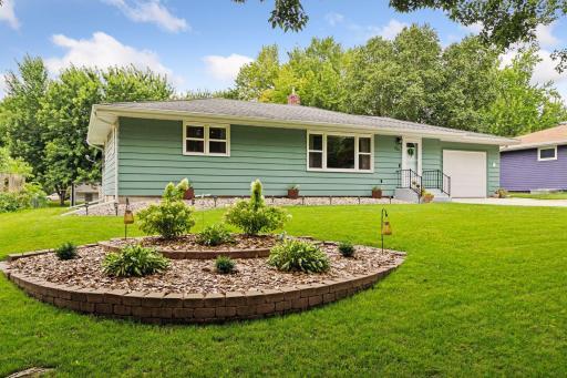 Welcome to 724 Harrington Street SW in the desirable SW corner of Hutchinson!