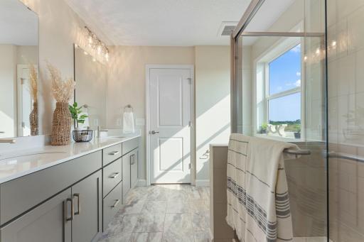 Owner's bath shower with 1/2 wall of glass and tiled shower