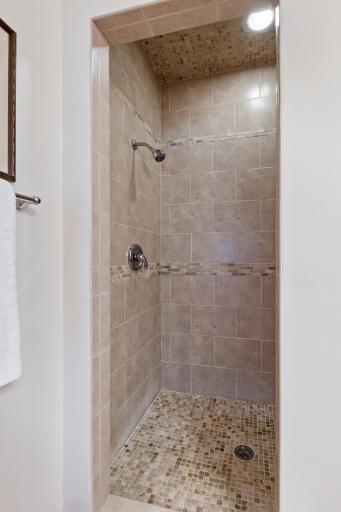 5636 Chowen Avenue S, Edina, MN 55410