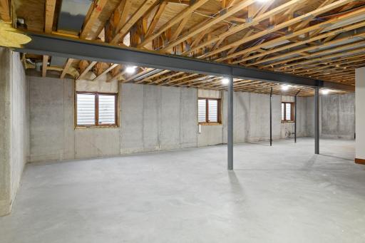 Endless possibilities with 1600 finishable square feet