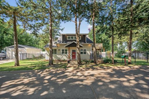 Welcome Home to this quaint 1 1/2 story charmer! Just steps away from Upper Prior Lake and all the activities that the area has to offer!