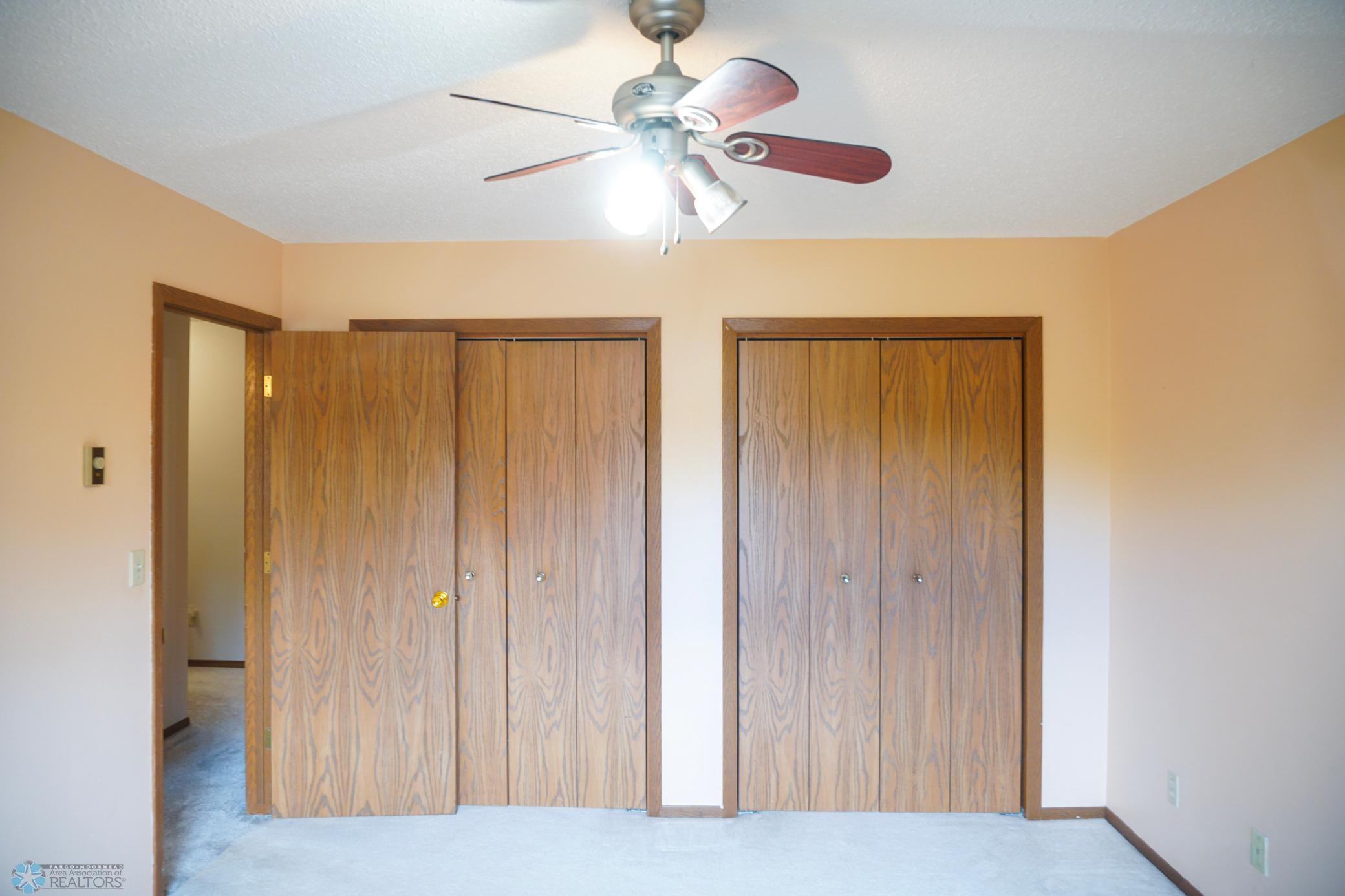 Master bedroom - Double closets