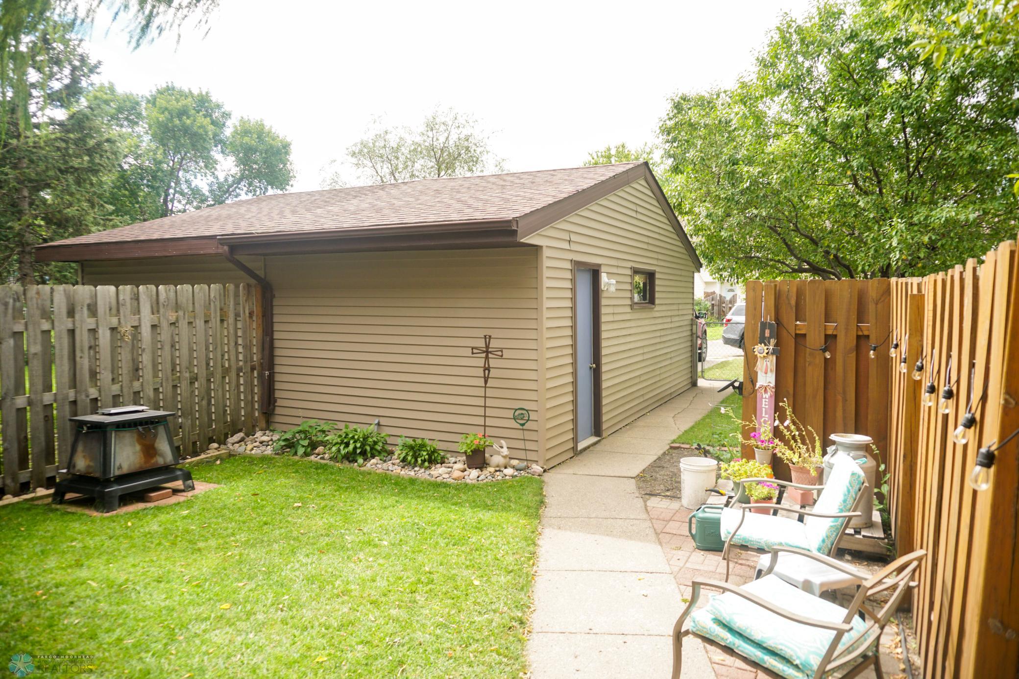 2244 Yard/patio