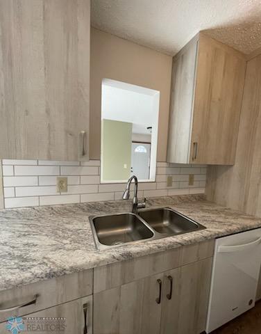 Kitchen w/opening
