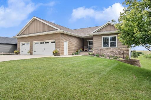 207 Bouldercrest Avenue NE, Owatonna, MN 55060