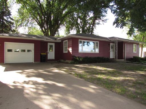 902 11th Street S, Saint James, MN 56081