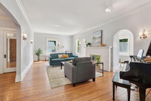Sun-filled spaces thanks to the walls of windows