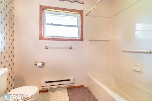 132 5th Street N, Casselton, ND 58012